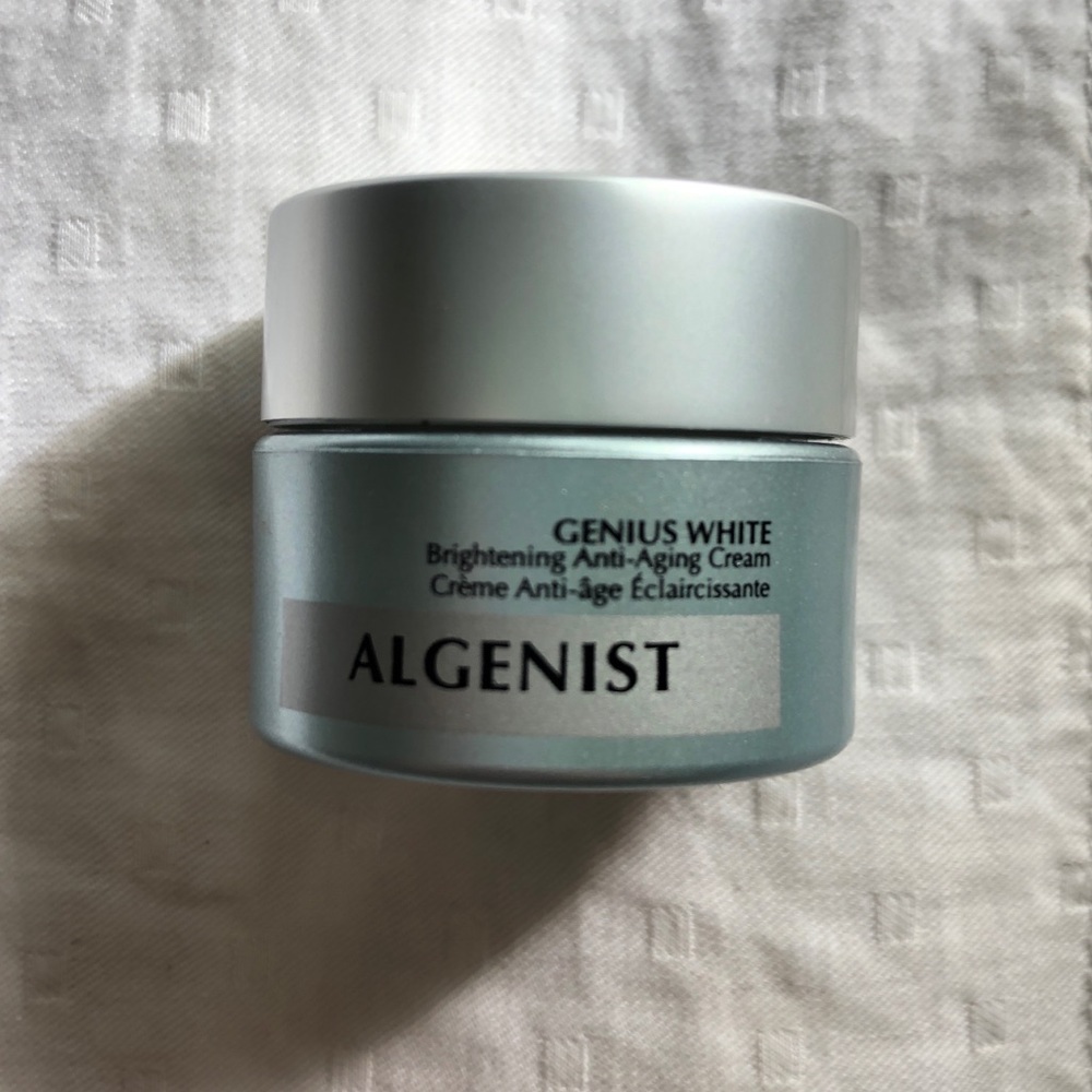 5/25✨ algenist genius white